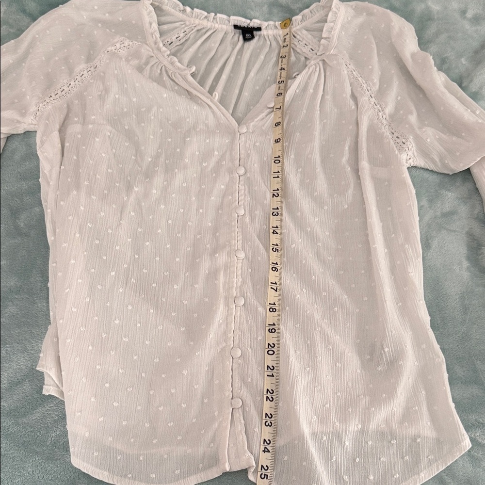 torrid White Textured Button-Front Peasant Blouse - Picture 8 of 9